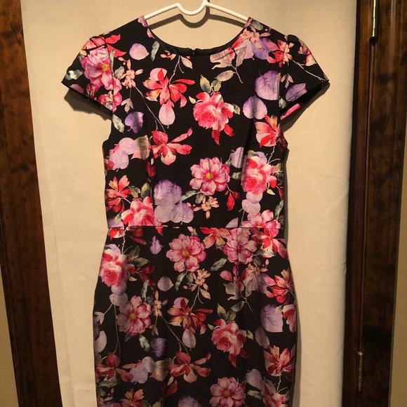 Betsey Johnson Floral Knee Length Sheath Dress ~ Size 8 - Picture 1 of 6